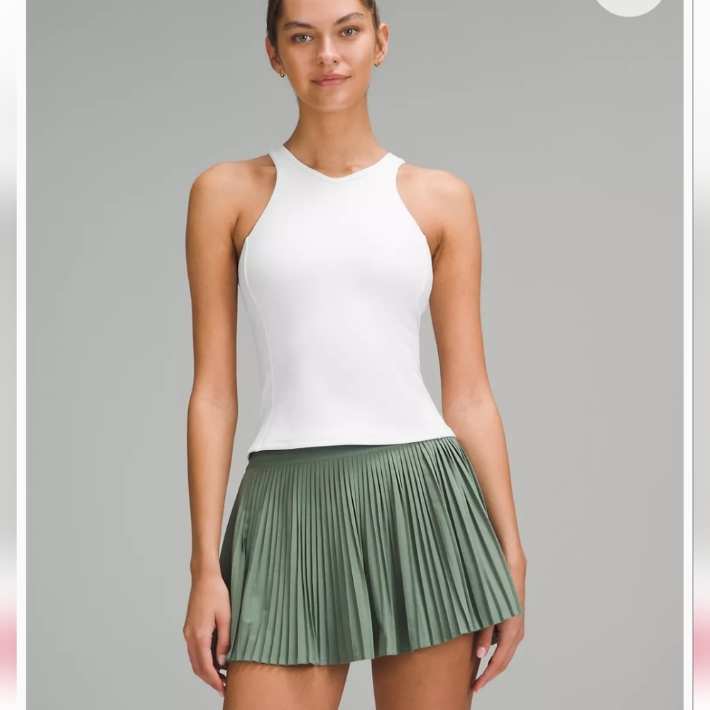 NWT lululemon Waist-Length V-Neck Tennis Tank Top, B/C Cup, Size 4